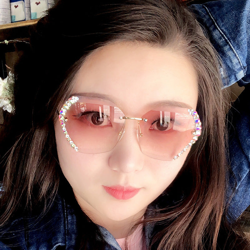 Net red ins sunglasses women's diamonds Korean version of the tide round face street shot sunscreen UV protection sunglasses female 2020 new