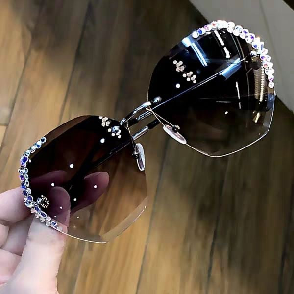 Net red ins sunglasses women's diamonds Korean version of the tide round face street shot sunscreen UV protection sunglasses female 2020 new