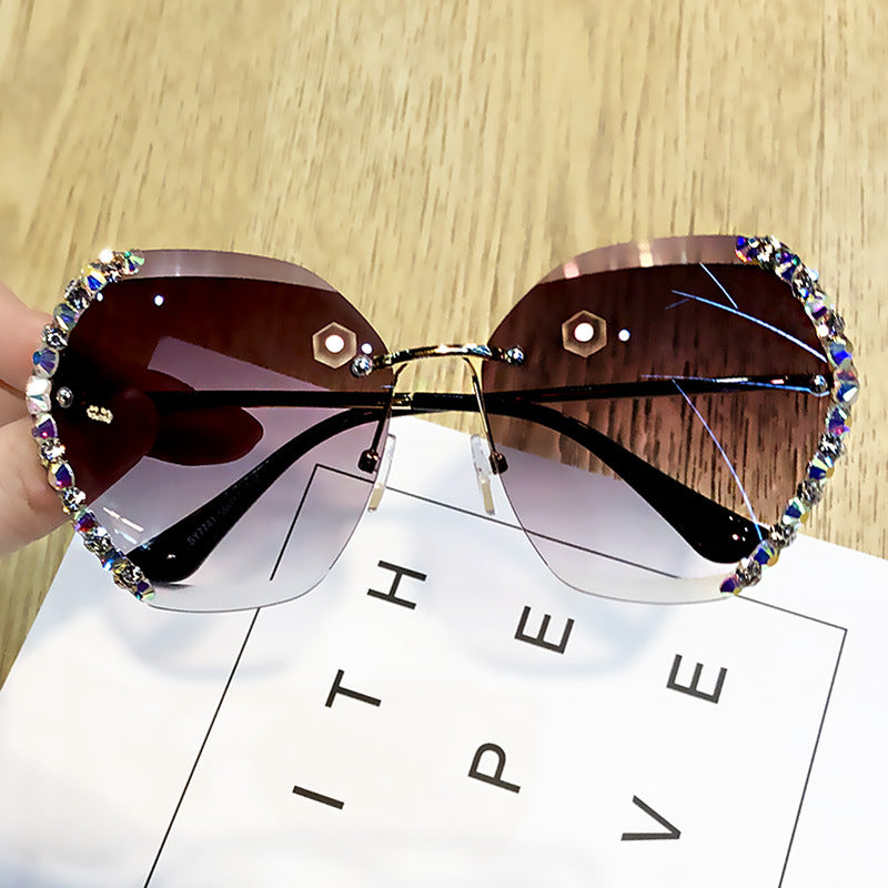 Net red ins sunglasses women's diamonds Korean version of the tide round face street shot sunscreen UV protection sunglasses female 2020 new